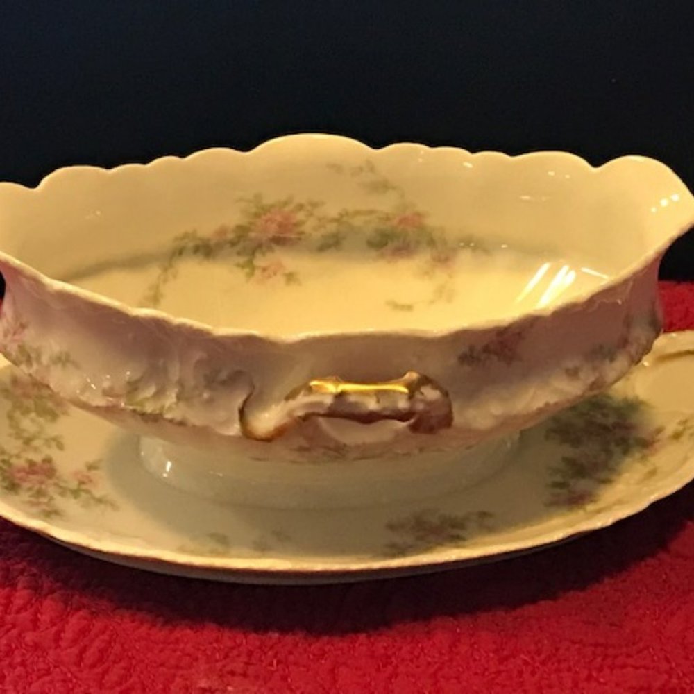 Theodore Haviland Limoges France hand painted floral gravy boat w/underplate